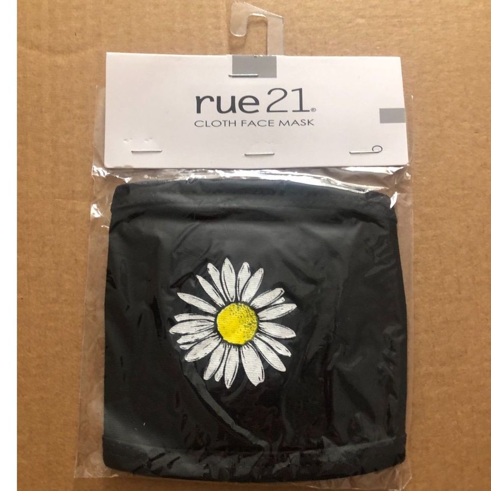 Lot 2 Fabric Cloth Face Mask Daisy/Black rue21 NIP